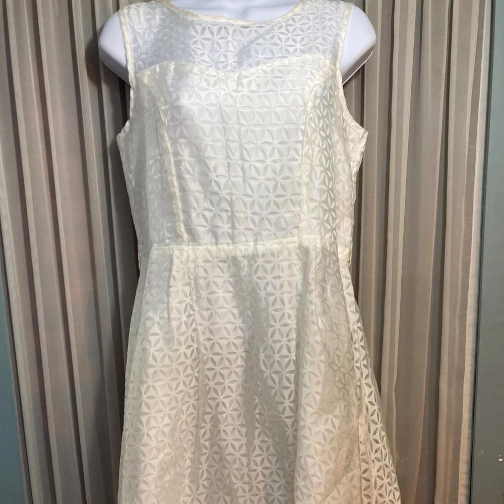 Brand new White Retro-inspired dress - Picture 7 of 7